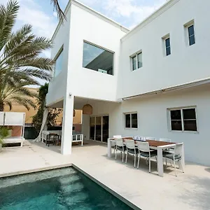 Villa Deema The Lakes Luxury 3 Bd Pool, Dubai